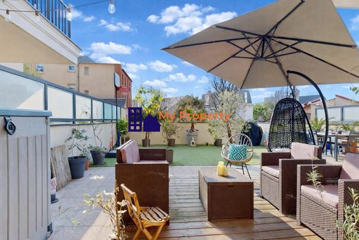 Apartment in La Garenne-Colombes, Hauts-de-Seine