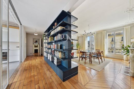 Apartment in Montmartre, Abbesses, Grandes-Carrières, Paris