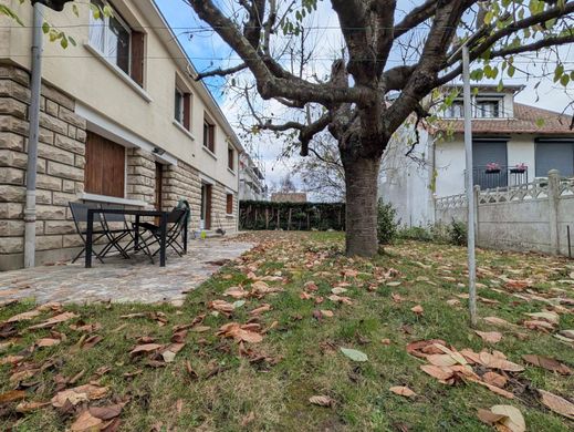 Πολυτελή κατοικία σε Les Clayes-sous-Bois, Yvelines