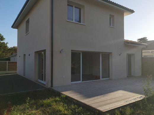 Luxury home in Vendays-Montalivet, Gironde