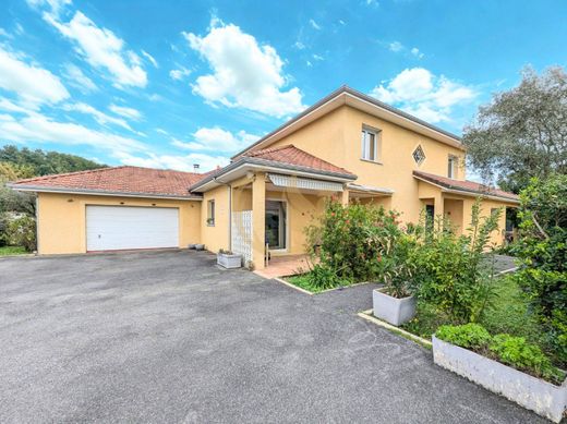 Casa di lusso a Lescar, Pirenei atlantici