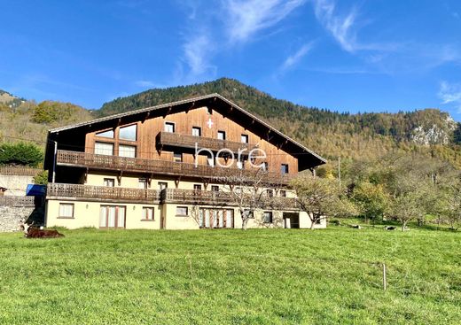 Vacheresse, Haute-Savoieの高級住宅