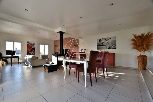 Luxus-Haus in Chennevières-sur-Marne, Val-de-Marne