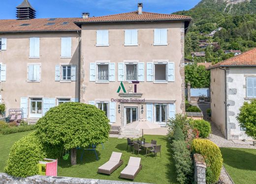 Apartment / Etagenwohnung in Corenc, Isère