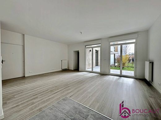 Apartment / Etagenwohnung in Châtenay-Malabry, Hauts-de-Seine