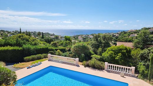 Luxus-Haus in Les Issambres, Var