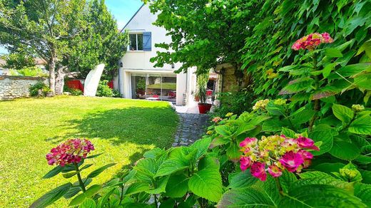 منزل ﻓﻲ Maule, Yvelines