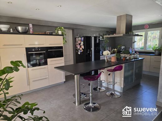 Luxus-Haus in Le Soler, Pyrénées-Orientales