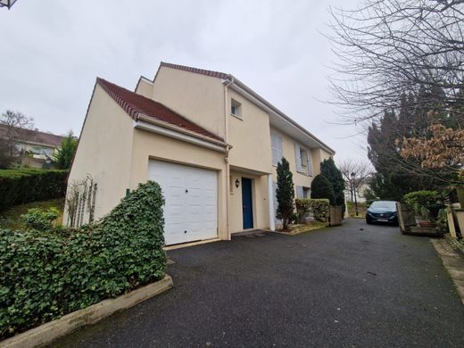 Luxe woning in Bougival, Yvelines