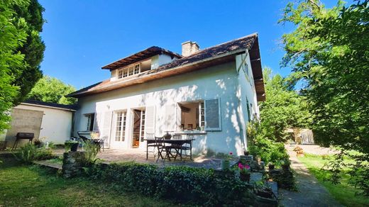 منزل ﻓﻲ Maule, Yvelines