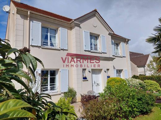 Luxury home in Luzarches, Val d'Oise