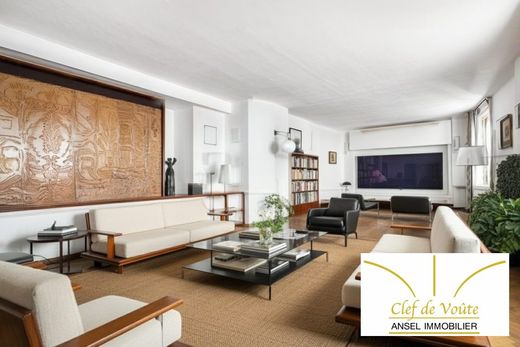 Apartment / Etagenwohnung in Rueil-Malmaison, Hauts-de-Seine