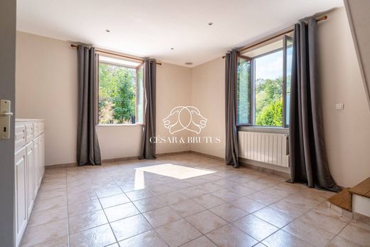 Apartment in Saint-Didier-au-Mont-d'Or, Rhône