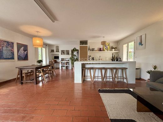 ‏בתי יוקרה ב  Cadenet, Vaucluse