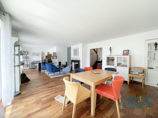 Apartment / Etagenwohnung in Chaville, Hauts-de-Seine