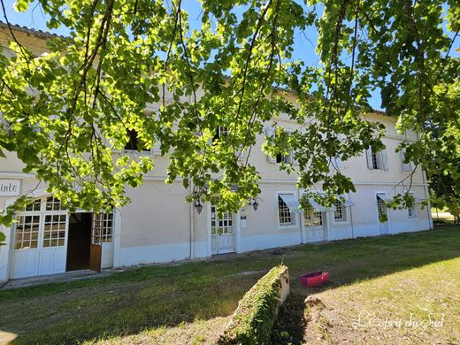 Residential complexes in Saint-Sulpice-la-Pointe, Tarn