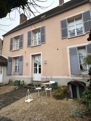 Luxury home in Lardy, Essonne