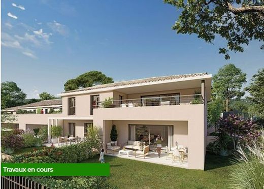 Apartment / Etagenwohnung in Six-Fours-les-Plages, Var