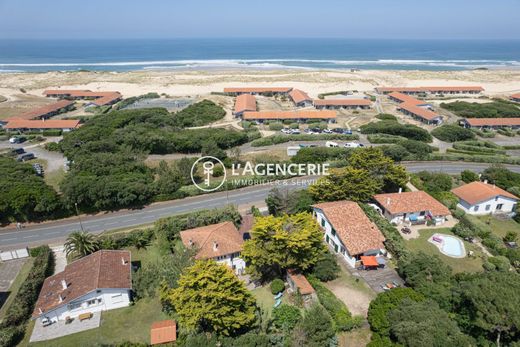 Luxury home in Seignosse, Landes