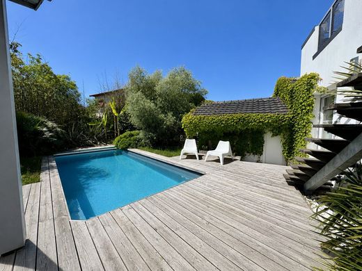 Luxus-Haus in Talence, Gironde