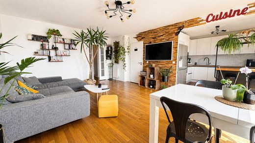 Apartment / Etagenwohnung in Maisons-Alfort, Val-de-Marne
