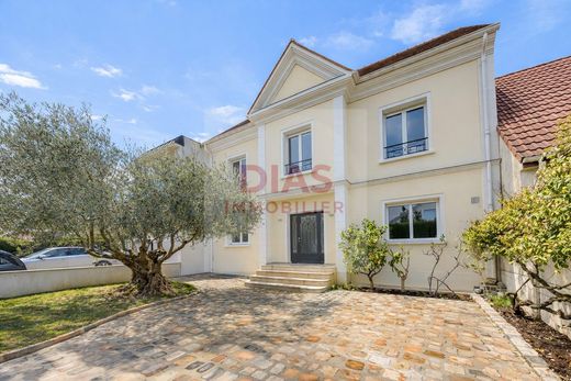 Luxury home in Pontault-Combault, Seine-et-Marne