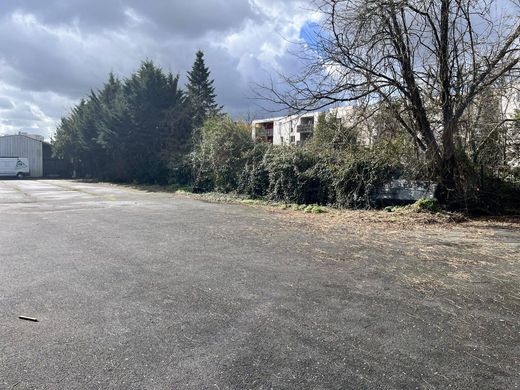 Land in Mérignac, Gironde