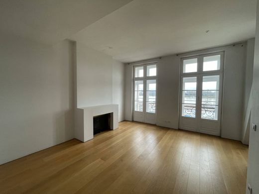 Apartment / Etagenwohnung in Bordeaux, Gironde