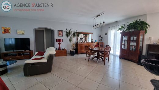 Luxury home in Biganos, Gironde