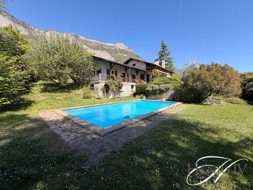 Элитный дом, Saint-Ismier, Isère