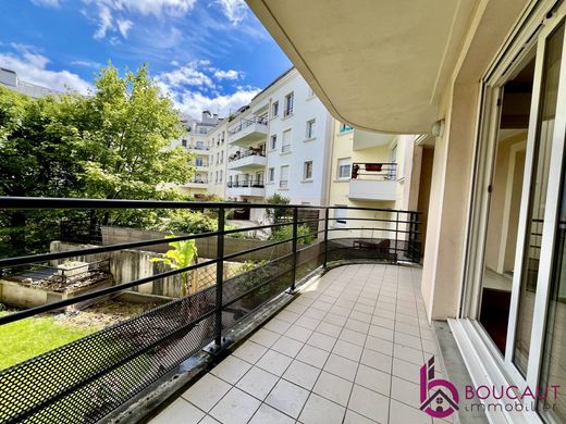 Piso / Apartamento en Le Plessis-Robinson, Altos de Sena