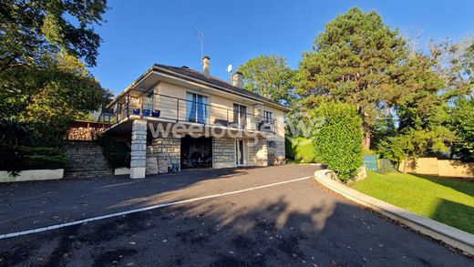 Casa de lujo en Jouy-le-Moutier, Valle de Oise