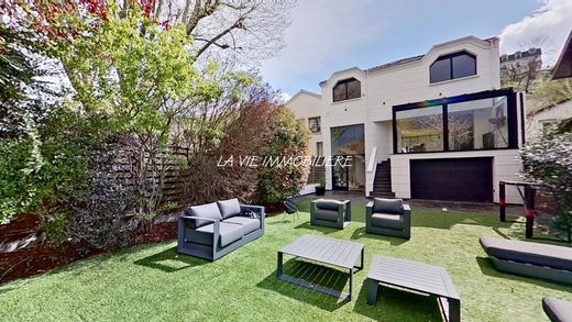 Luxury home in Bry-sur-Marne, Val-de-Marne