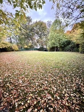 地皮  Jouy-en-Josas, Yvelines