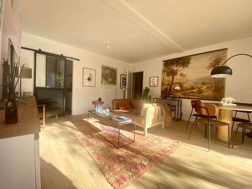 Apartment / Etagenwohnung in Bordeaux, Gironde