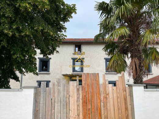 Luxus-Haus in Rivas, Loire