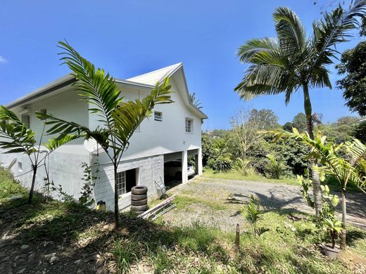 Luxe woning in Yahoué, Province Sud