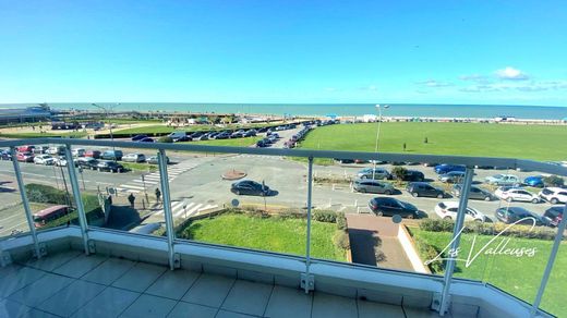 Apartment / Etagenwohnung in Dieppe, Seine-Maritime