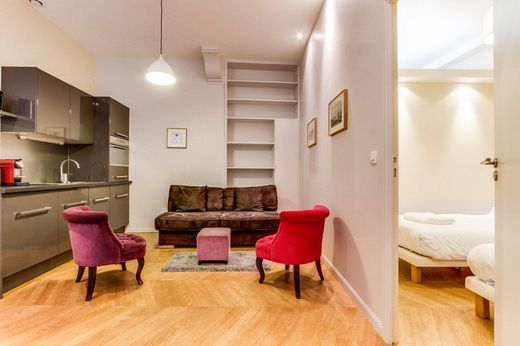 Apartment in Chatelet les Halles, Louvre-Tuileries, Palais Royal, Paris