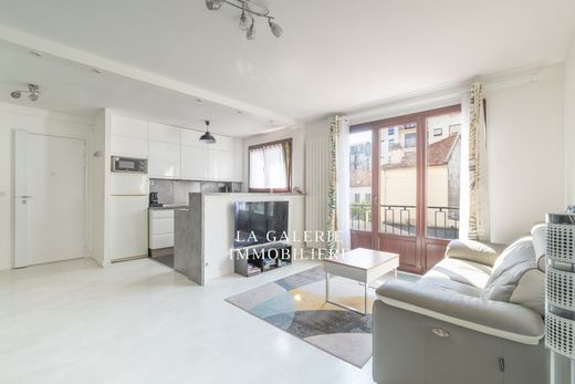 Apartment in Puteaux, Hauts-de-Seine
