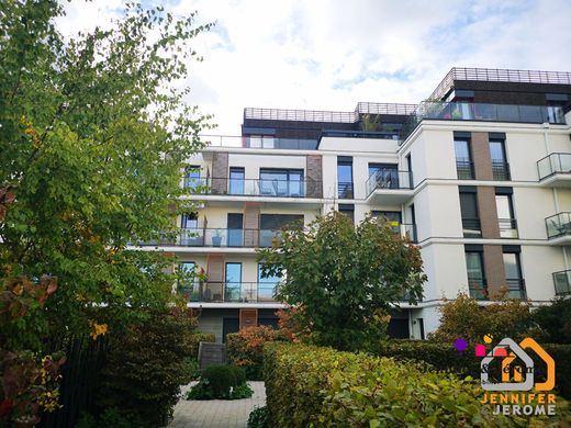 Apartment / Etagenwohnung in Enghien-les-Bains, Val d'Oise
