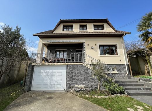 Maison de luxe à Montlignon, Val-d'Oise