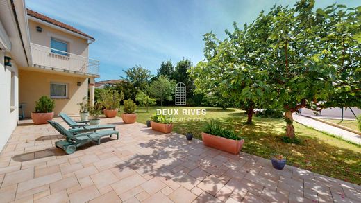 Casa di lusso a Saint-Philbert-de-Grand-Lieu, Loira Atlantica