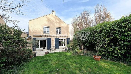 Luxury home in Voisins-le-Bretonneux, Yvelines