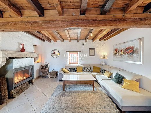 Luxus-Haus in Illiat, Ain