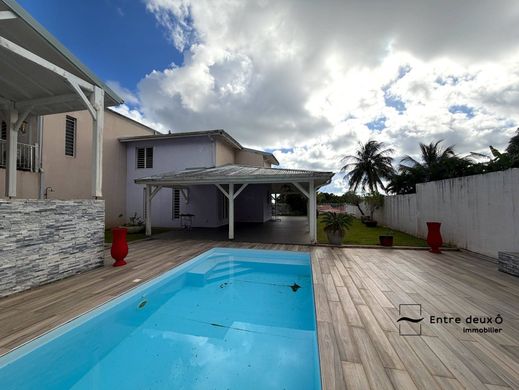 Casa de lujo en Le Robert, Martinica