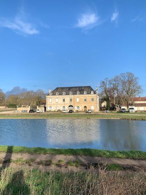 Wohnkomplexe in Marolles-sous-Lignières, Aube