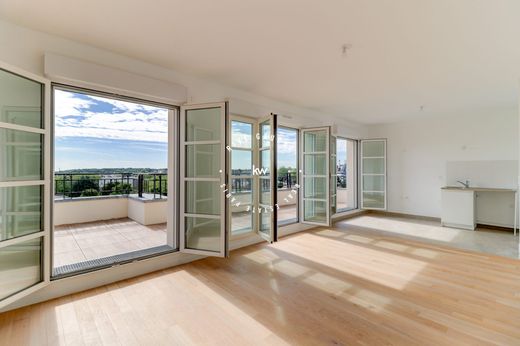Apartment in Le Plessis-Robinson, Hauts-de-Seine