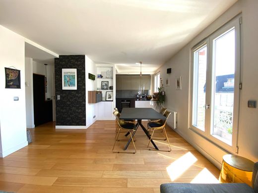 Apartment / Etagenwohnung in Puteaux, Hauts-de-Seine