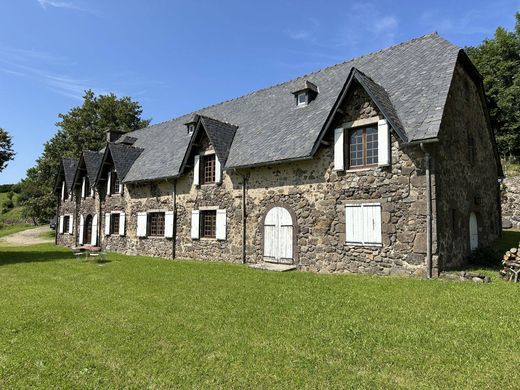 Luxury home in Saint-Cernin, Cantal